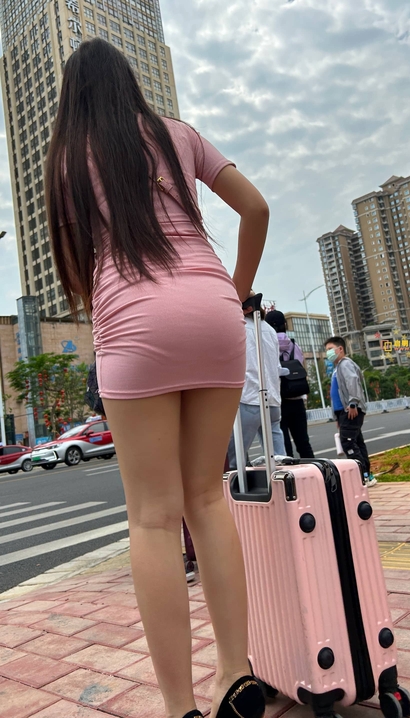 一个貌若天仙的新潮包臀裙大长腿美女[AW-31B6]