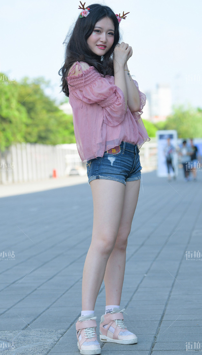 一个温婉娴淑的气质热裤大长腿小姐姐[WM-5309]