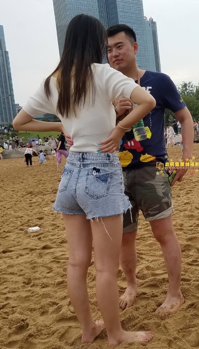 街拍秀外慧中的小清新热裤翘臀女神[DH-YACQ]