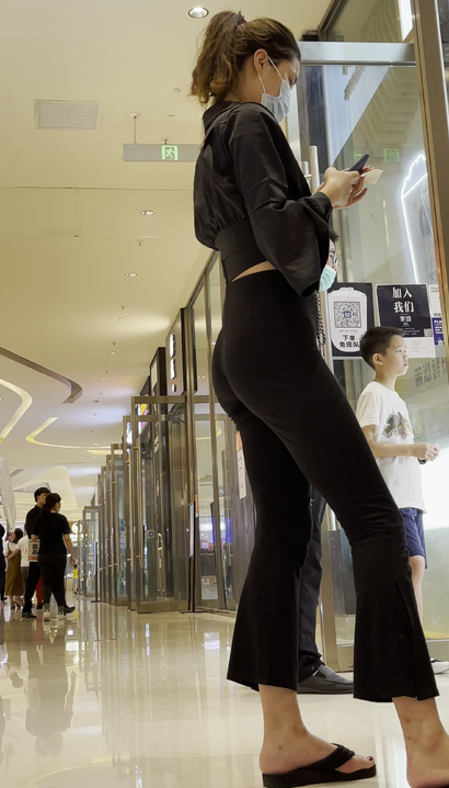 【视频】偶遇妍姿艳质的前卫紧身裤美臀女孩[DO-RCUR]