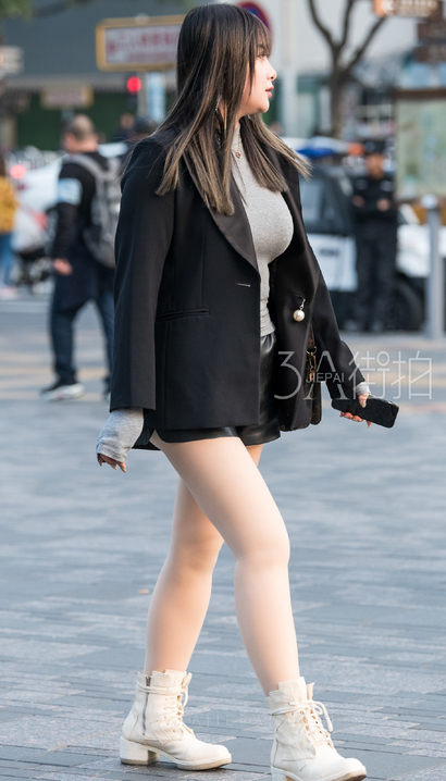 偶遇貌若天仙的时髦热裤丰臀美女[LU-QK7D]