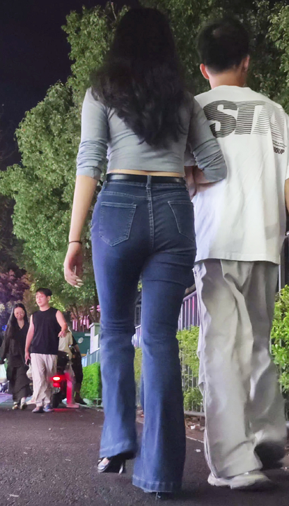 【视频】一位花容月貌的潮流牛仔裤宽臀靓女[KL-16SC]