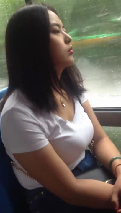 【视频】一位婀娜多姿的前卫个性着装圆臀美眉[UU-I64W]