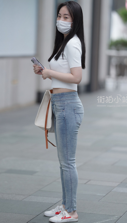 抓拍清艳脱俗的潮流紧身牛仔裤大长腿御姐[AF-FD02]