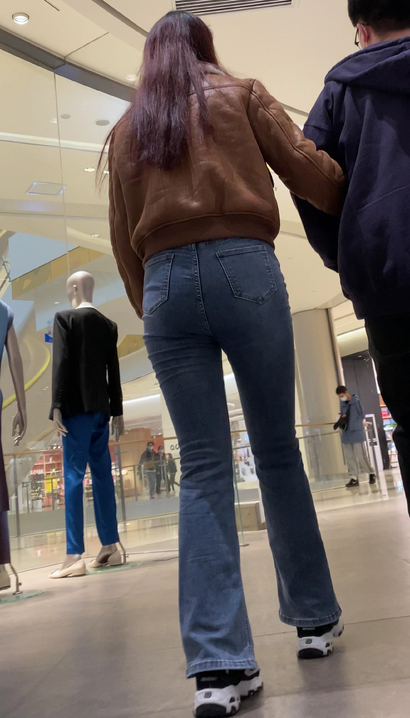 【视频】抓拍冰清玉洁的极品紧身牛仔裤翘臀女生[PF-0J1H]
