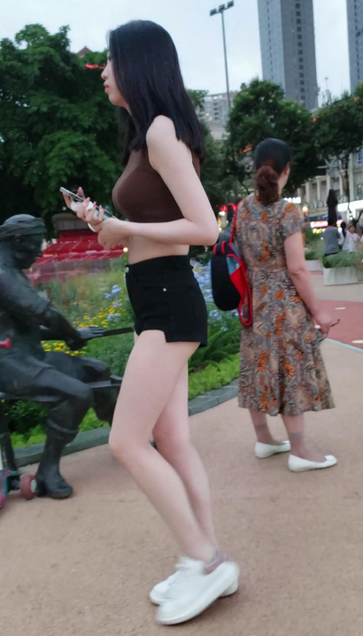 【视频】抓拍娉婷婀娜的潮流热裤大长腿女生[XO-2K44]