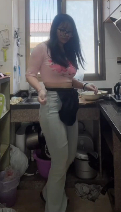 【视频】街拍倾国倾城的性感紧身牛仔裤丰臀女生[MJ-YPZ6]
