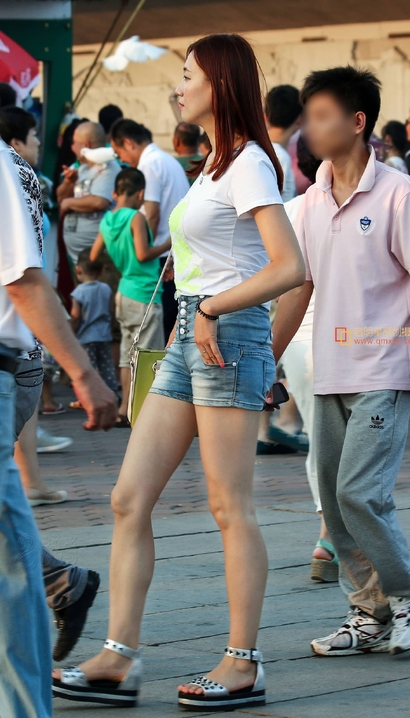 一个美艳绝伦的时髦热裤丰臀美女[FS-Y39K]
