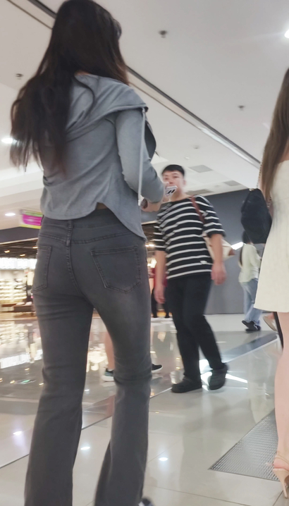 【视频】一个花枝招展的极品紧身牛仔裤圆臀辣妹[TM-X6KM]