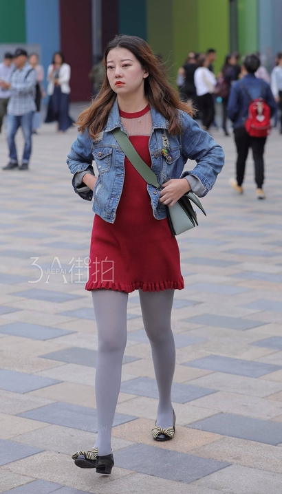 街拍风姿绰约的气质超短裙大长腿女神[HG-Y070]