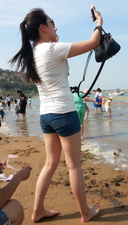 街拍闭月羞花的潮流热裤美臀美女[PF-0U3O]