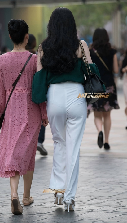 一个粉妆玉琢的极品精美衣着丰臀小姐姐[QV-0C2A]