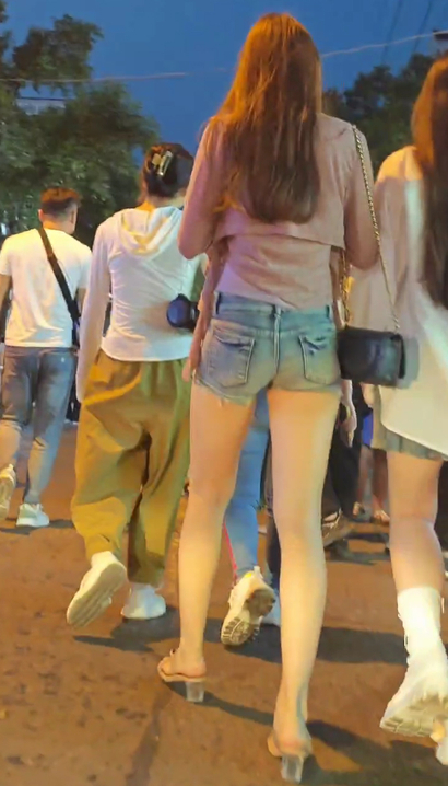 【视频】街拍惊鸿绝艳的风尚热裤翘臀小姐姐[UJ-5607]