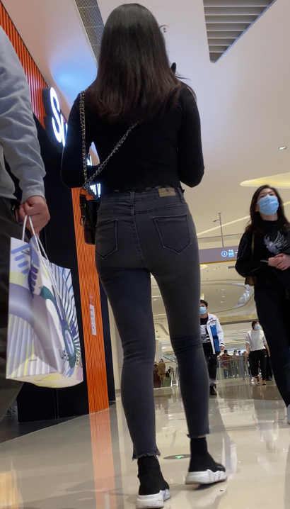 【视频】偶遇艳若桃李的时髦牛仔裤长腿靓女[US-8BFD]