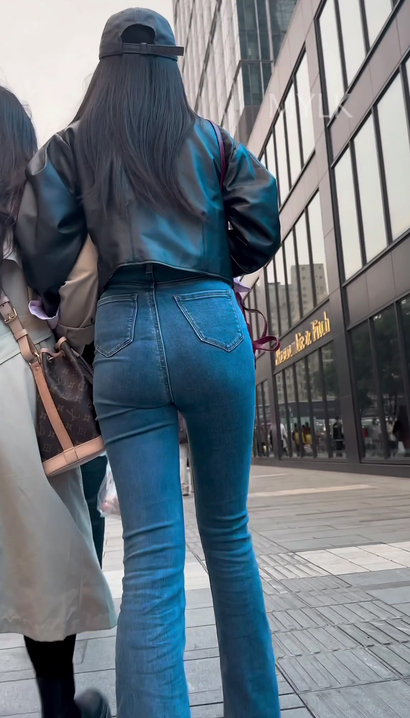 【视频】偶遇明艳不可方物的时髦紧身牛仔裤丰臀女孩[TD-52L0]
