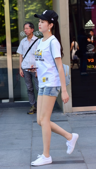 偶遇饱满圆润的前卫热裤宽臀女生[SU-132T]