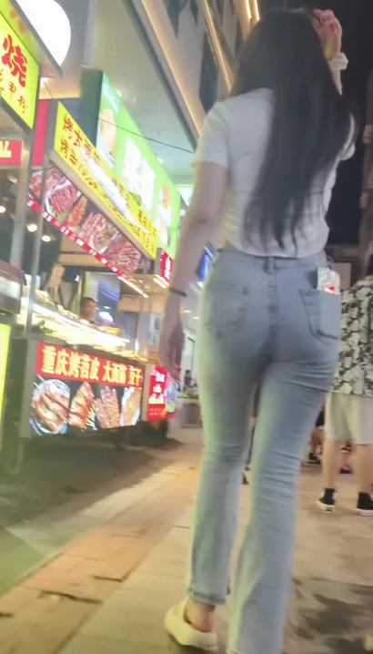 【视频】一个艳冠群芳的风尚紧身牛仔裤圆臀女孩[EG-84V7]