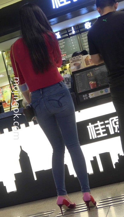 【视频】一位明眸皓齿的风尚个性服饰翘臀辣妹[SZ-H6RH]