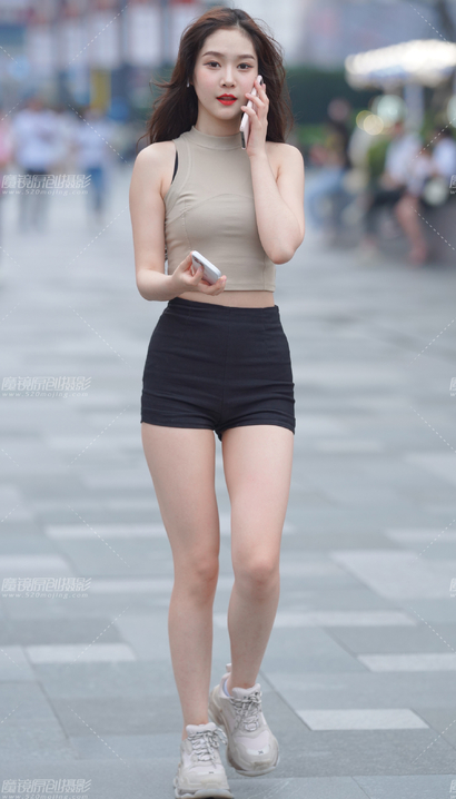 抓拍清丝纠缠的时尚热裤美臀美眉[PB-7ODR]