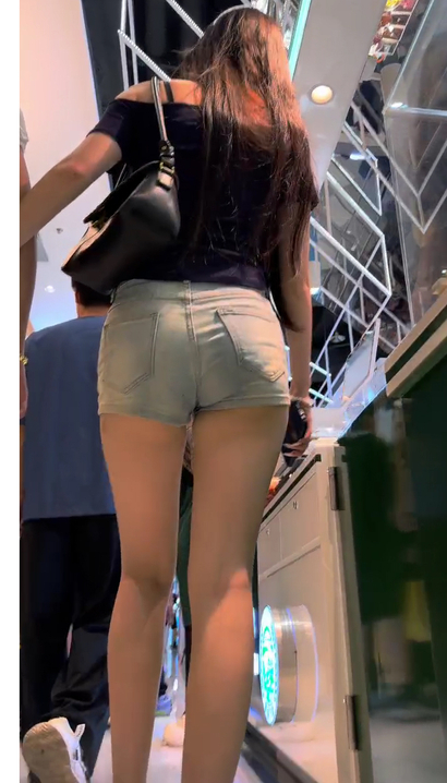 【视频】一个天生丽质的时尚热裤圆臀女生[LC-51QB]