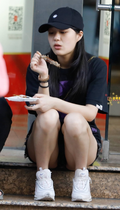 一个聘婷秀雅的气质热裤大长腿女孩[EF-V39S]