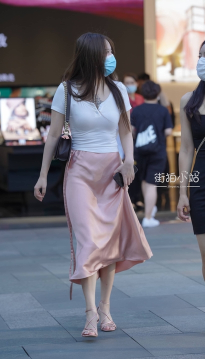 一位秀外慧中的气质超短裙圆臀女孩[HS-UR64]