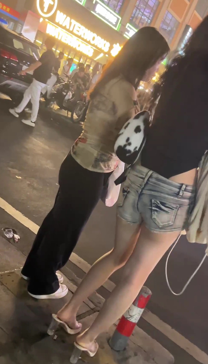 【视频】偶遇丰姿妍丽的气质热裤宽臀女生[FB-2MZ6]